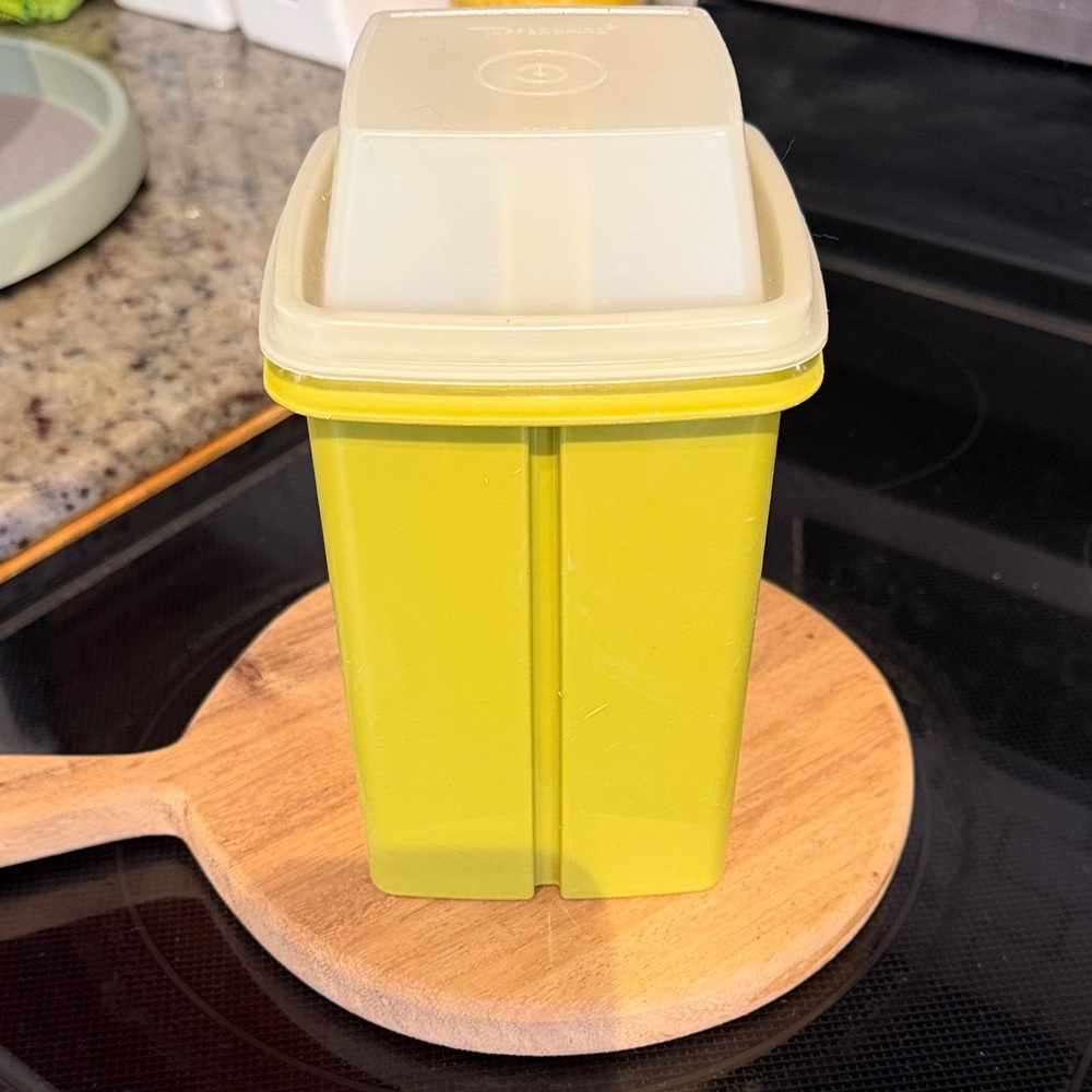 Vintage Tupperware Pickle Keeper 1330-2